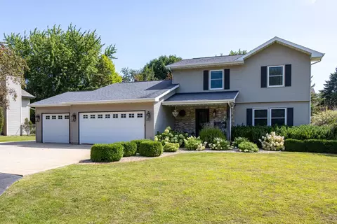1914 Amy Jo Dr, Oshkosh, WI 54904