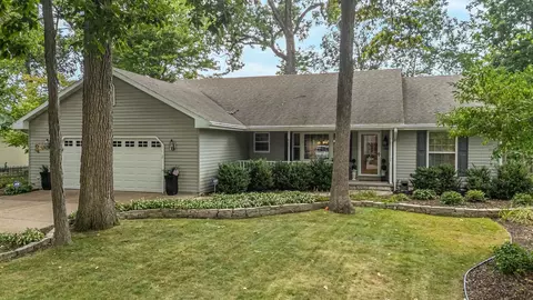 1794 Garnet Ct, Menasha, WI 54952