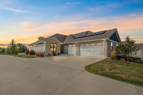 2742 Castaway Ct, Green Bay, WI 54311