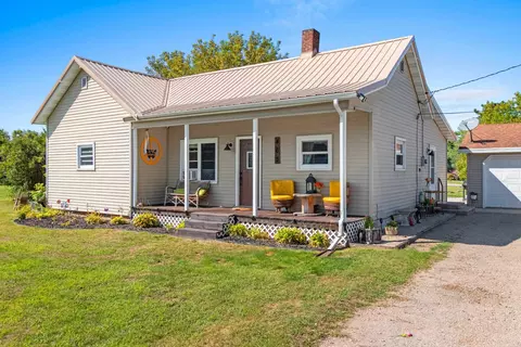 463 Green Bay Ave, Oconto Falls, WI 54154