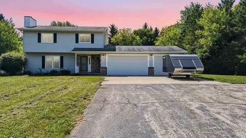 w9355 Country Cove Lane, Hortonville, WI 54944