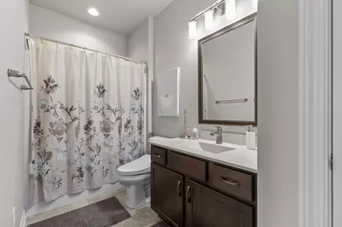 Bath - 2179 E Baldeagle Dr, Appleton, WI 54913 photo 1 of 4