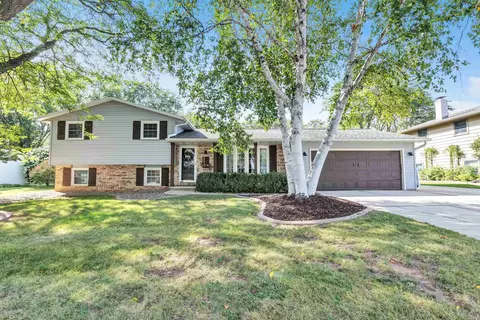 2824 Otto Ct, Green Bay, WI 54313