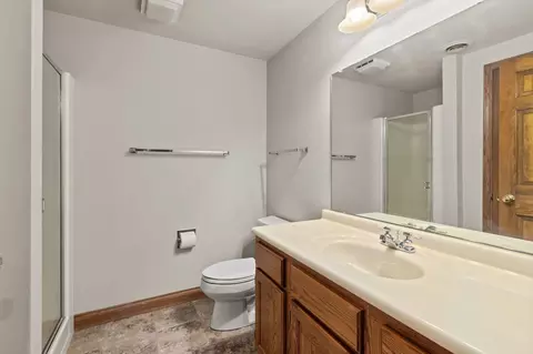 Bath - 918 E Kramer Ln, Appleton, WI 54915 photo 8 of 8