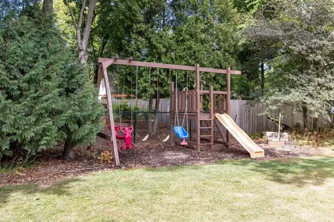 Exterior - 918 E Kramer Ln, Appleton, WI 54915 photo 6 of 17