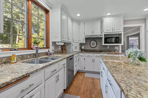 Kitchen - 918 E Kramer Ln, Appleton, WI 54915 photo 5 of 5
