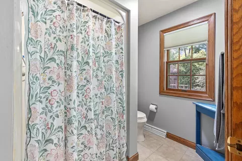 Bath - 918 E Kramer Ln, Appleton, WI 54915 photo 5 of 8