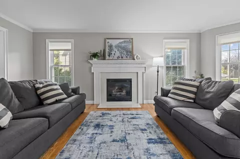 Living - 918 E Kramer Ln, Appleton, WI 54915 photo 2 of 5