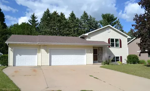 40 Rolling Green Cir, Oshkosh, WI 54904