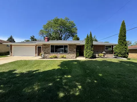 1700 Chateau Dr, Green Bay, WI 54301