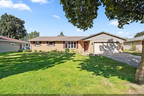 1192 Alice Dr, Green Bay, WI 54304