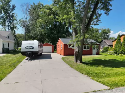 3933 Lloyd St, Green Bay, WI 54311