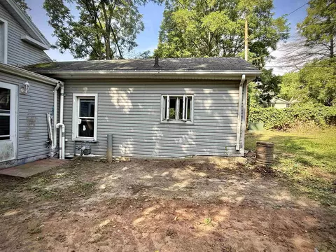 Exterior - 145 E Union St, Berlin, WI 54923 photo 9 of 16