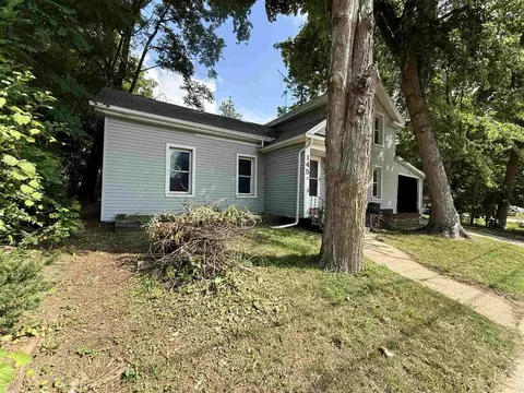 Exterior - 145 E Union St, Berlin, WI 54923 photo 2 of 16