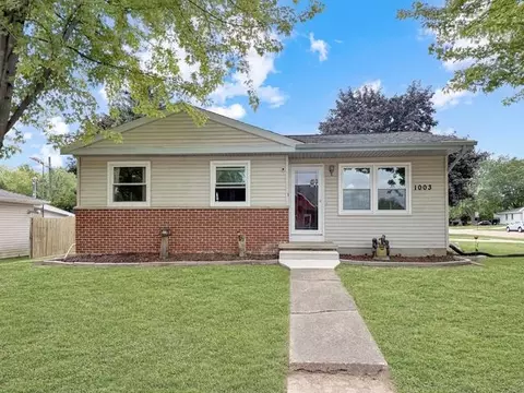 1003 Meadow Ln, Neenah, WI 54956