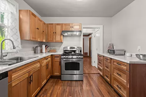Kitchen - 1729 N Oneida St, Appleton, WI 54911 photo 3 of 4