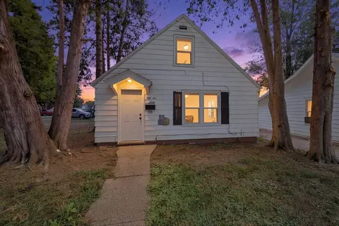 56 Lincoln Ave, Clintonville, WI 54929