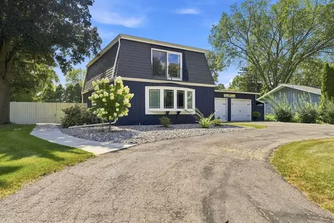 1378 Lake Breeze Rd, Oshkosh, WI 54904
