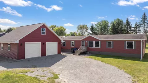 407 Riverview Ct, Fremont, WI 54940