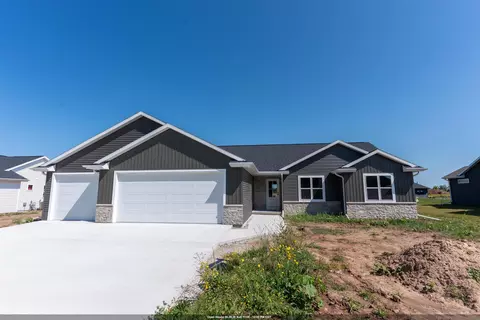 W5890 Edgewood Drive, Menasha, WI 54952