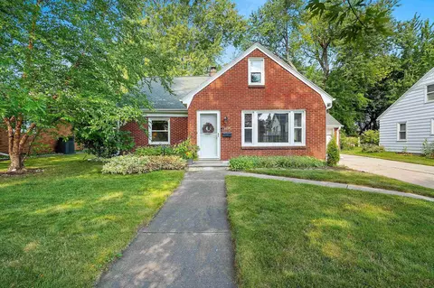 2374 Jourdain Ln, Green Bay, WI 54301