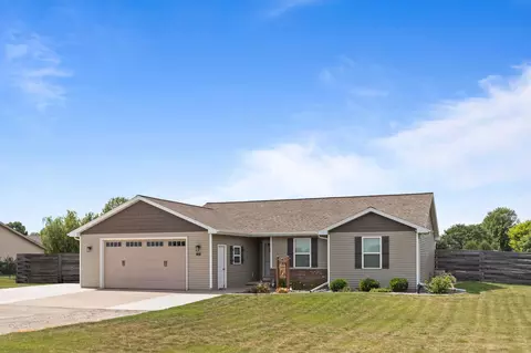 601 Debruin Rd, Combined Locks, WI 54113