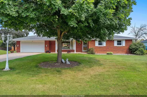 161 Parkside Ct, Green Bay, WI 54313