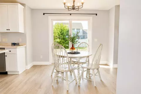 Dining - 4801 N Benview Ct, Appleton, WI 54913 photo 1 of 2