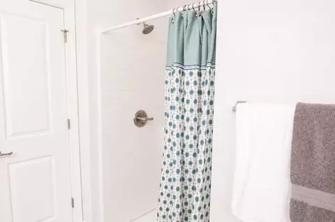 Bath - 4801 N Benview Ct, Appleton, WI 54913 photo 4 of 4