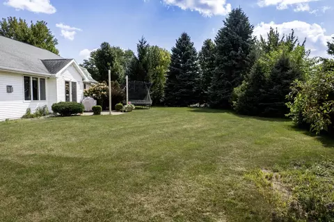 Exterior - 4801 N Benview Ct, Appleton, WI 54913 photo 9 of 10
