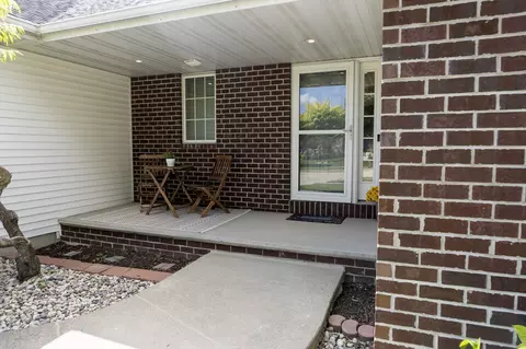 Exterior - 4801 N Benview Ct, Appleton, WI 54913 photo 3 of 10