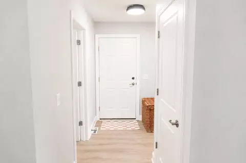 Entry Way - 4801 N Benview Ct, Appleton, WI 54913 photo 5 of 6