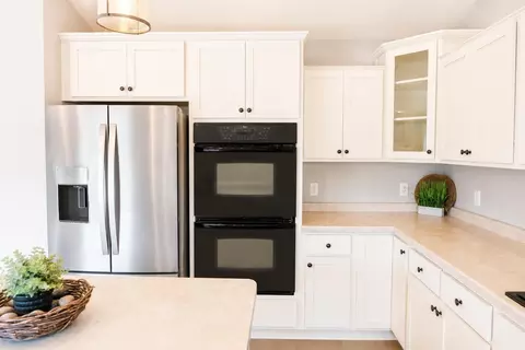 Kitchen - 4801 N Benview Ct, Appleton, WI 54913 photo 4 of 5