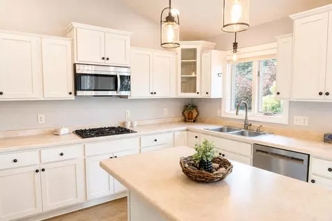 Kitchen - 4801 N Benview Ct, Appleton, WI 54913 photo 2 of 5