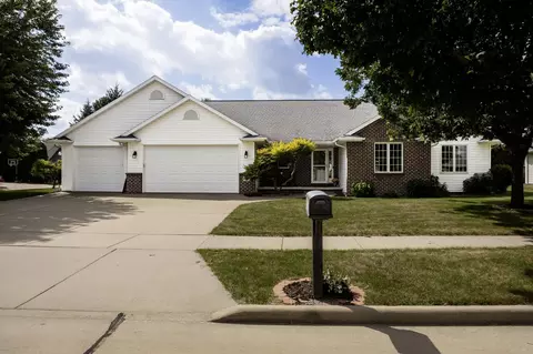 Exterior - 4801 N Benview Ct, Appleton, WI 54913 photo 5 of 10