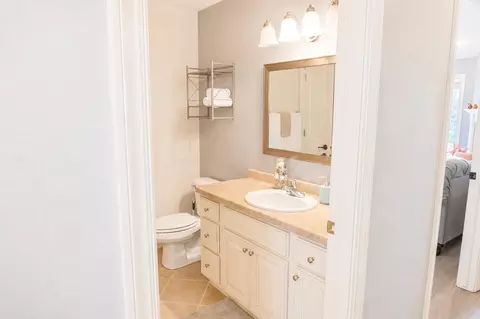 Bath - 4801 N Benview Ct, Appleton, WI 54913 photo 2 of 4