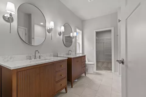 Bath - 3764 E Callalilly Ln, Appleton, WI 54913 photo 1 of 3
