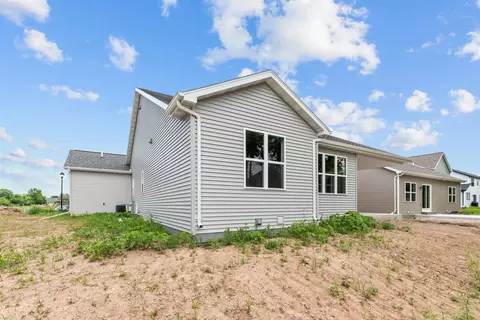 Exterior - 3764 E Callalilly Ln, Appleton, WI 54913 photo 3 of 4