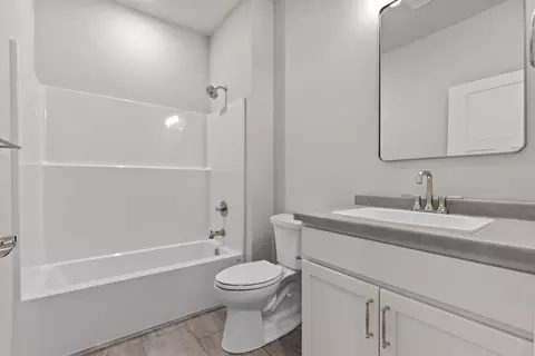 Bath - 3764 E Callalilly Ln, Appleton, WI 54913 photo 3 of 3