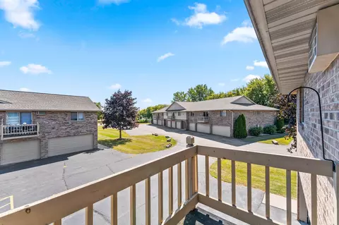 Exterior - 3319 N Casaloma Dr #81, Appleton, WI 54913 photo 4 of 8
