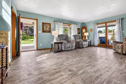 Living - w6096 County Road O, Appleton, WI 54913 photo 2 of 3