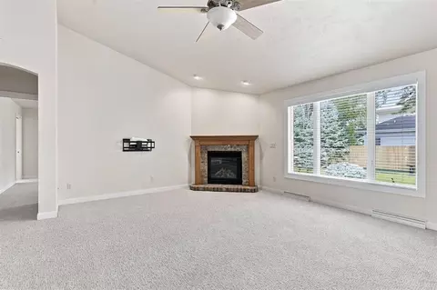 Living - 89 Penbrook Cir, Appleton, WI 54914 photo 3 of 3