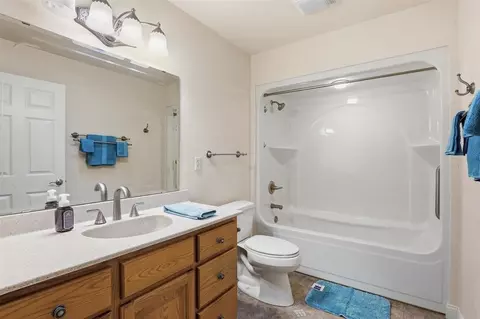 Bath - 89 Penbrook Cir, Appleton, WI 54914 photo 2 of 3