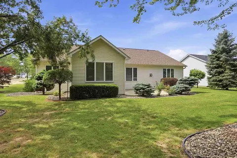 Exterior - 89 Penbrook Cir, Appleton, WI 54914 photo 3 of 8