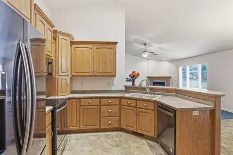 Kitchen - 89 Penbrook Cir, Appleton, WI 54914 photo 2 of 2