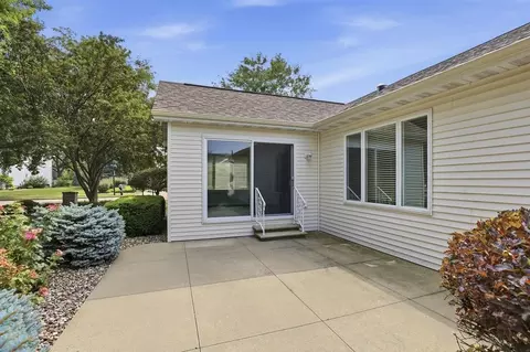 Exterior - 89 Penbrook Cir, Appleton, WI 54914 photo 2 of 8
