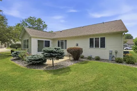 Exterior - 89 Penbrook Cir, Appleton, WI 54914 photo 5 of 8