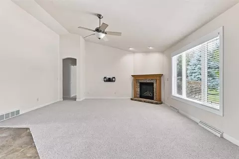 Living - 89 Penbrook Cir, Appleton, WI 54914 photo 2 of 3
