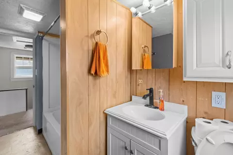 Bath - 1516 W Lawrence St, Appleton, WI 54914 photo 1 of 2
