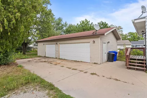 Exterior - 1516 W Lawrence St, Appleton, WI 54914 photo 4 of 6